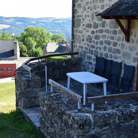 Familial Sur Le Gr 65 *